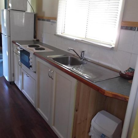 Launceston Holiday Park Legana Room photo